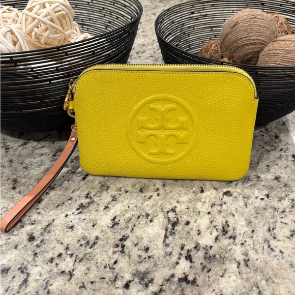 Tory Burch Perry Bombe Wristlet Yellow/Green Small mark on green pocket color - Picture 2 of 8